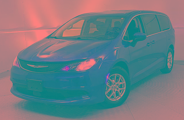 Used 2023 Chrysler Voyager LX image 6