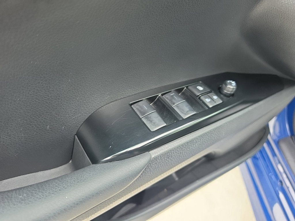 Used 2025 Toyota Camry SE FWD image 13