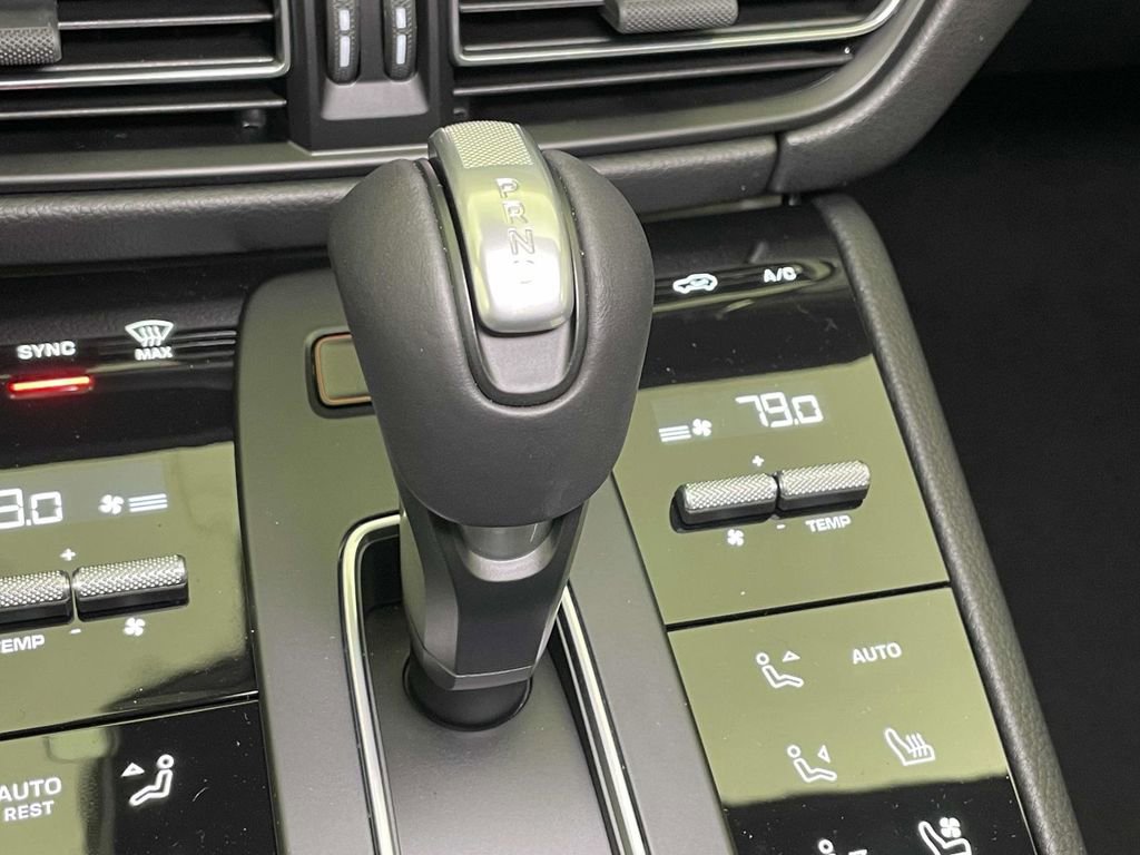 New 2026 Porsche Macan Turbo image 35