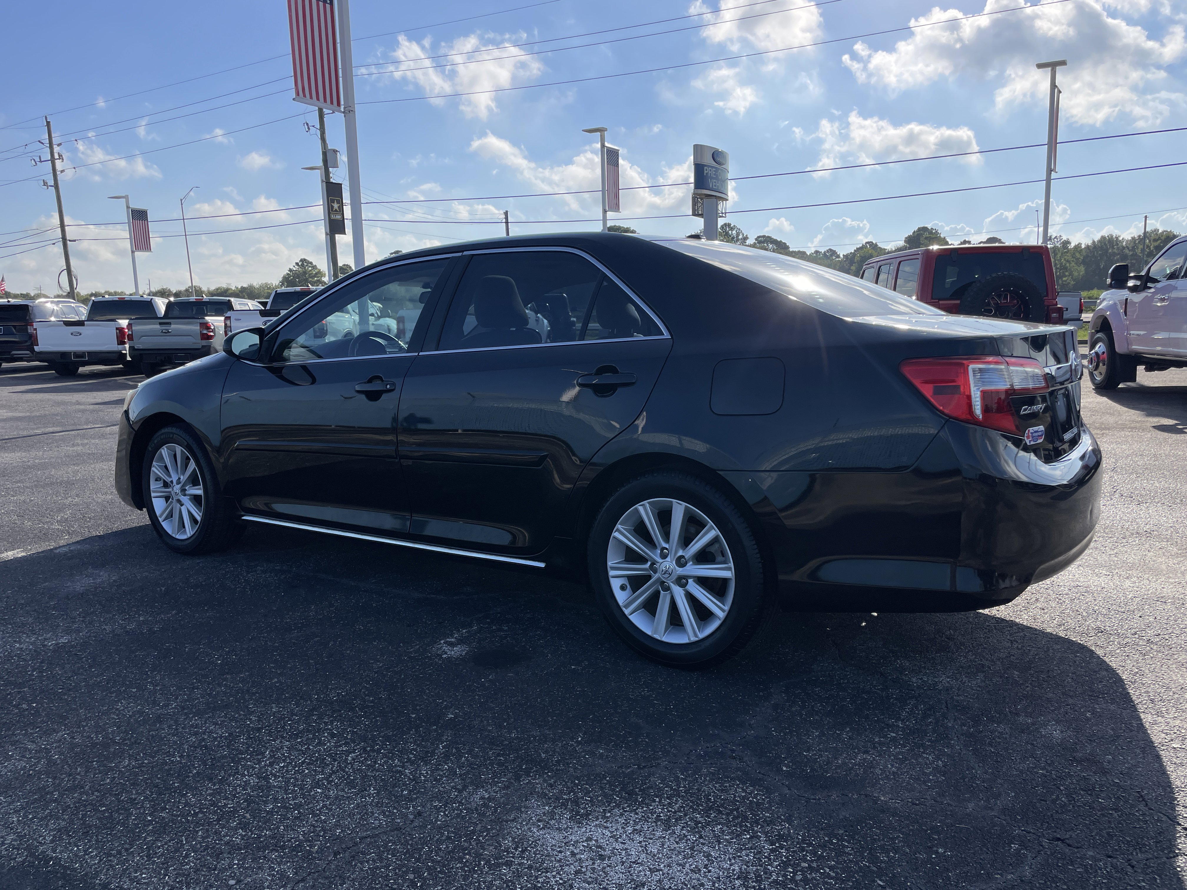 Used 2014 Toyota Camry XLE image 6