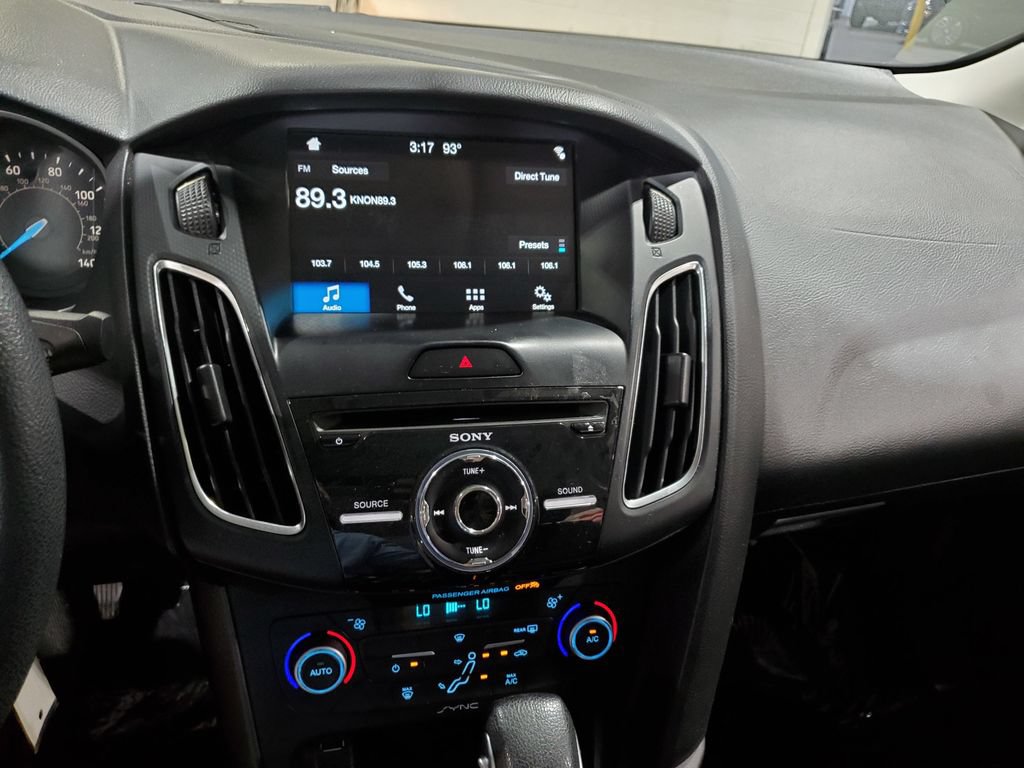 Used 2018 Ford Focus SEL FWD image 28