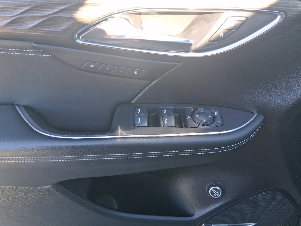Used 2022 Buick Envision Avenir w/ Safety Package FWD image 27