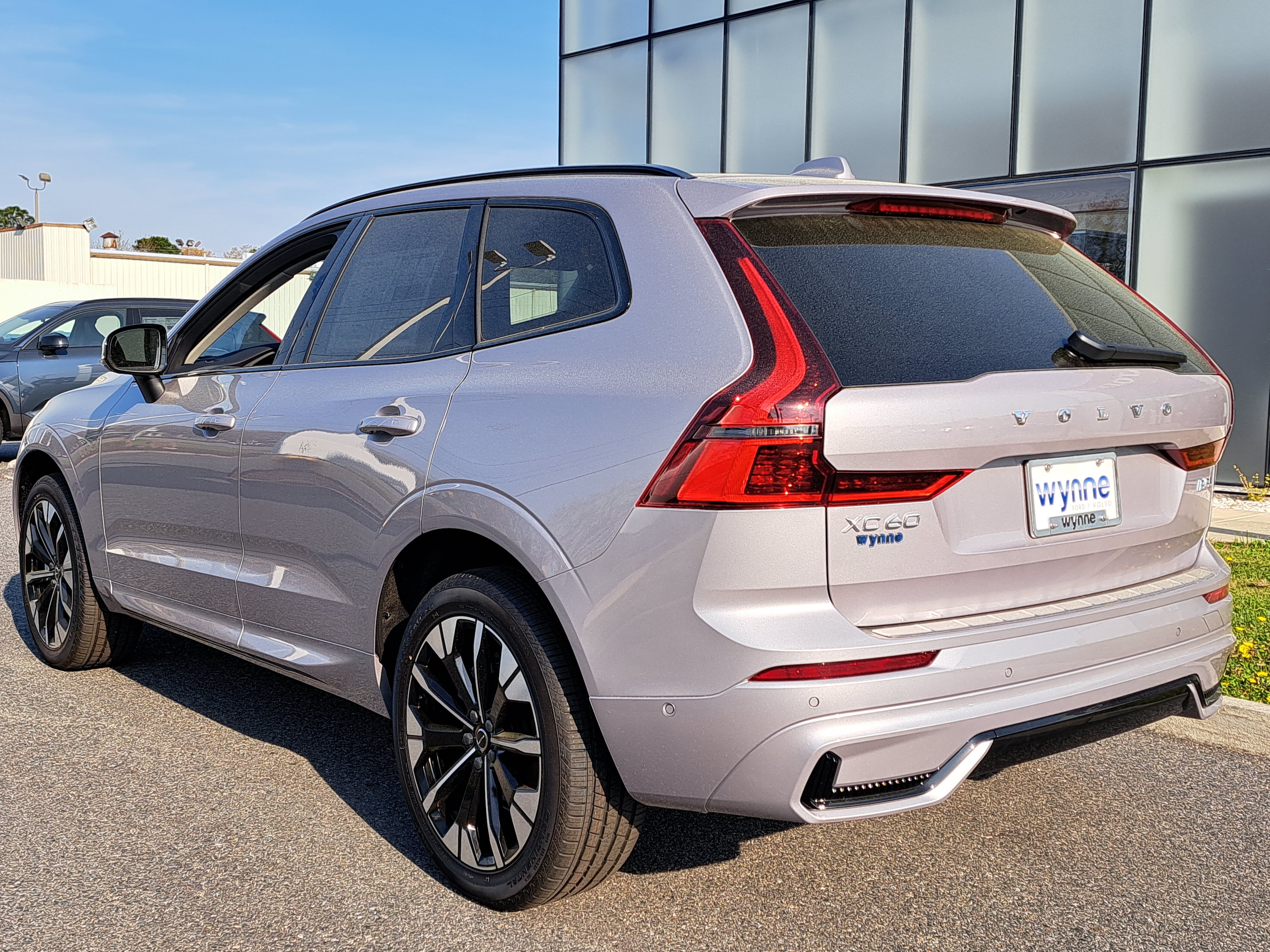 New 2026 Volvo XC60 B5 Plus w/ Protection Package Premier AWD/4WD image 4
