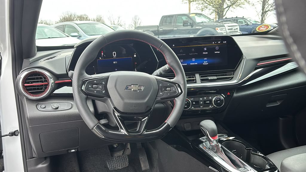 Used 2025 Chevrolet Trax RS w/ Sunroof Package FWD image 13