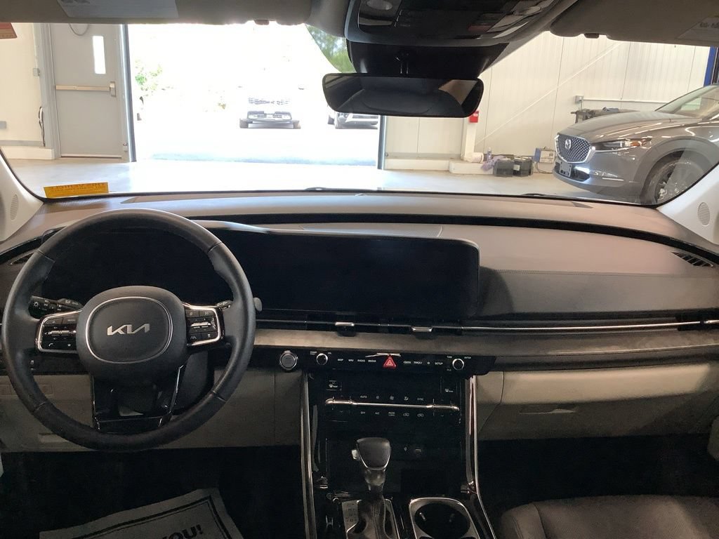 Certified 2024 Kia Carnival SX FWD image 12