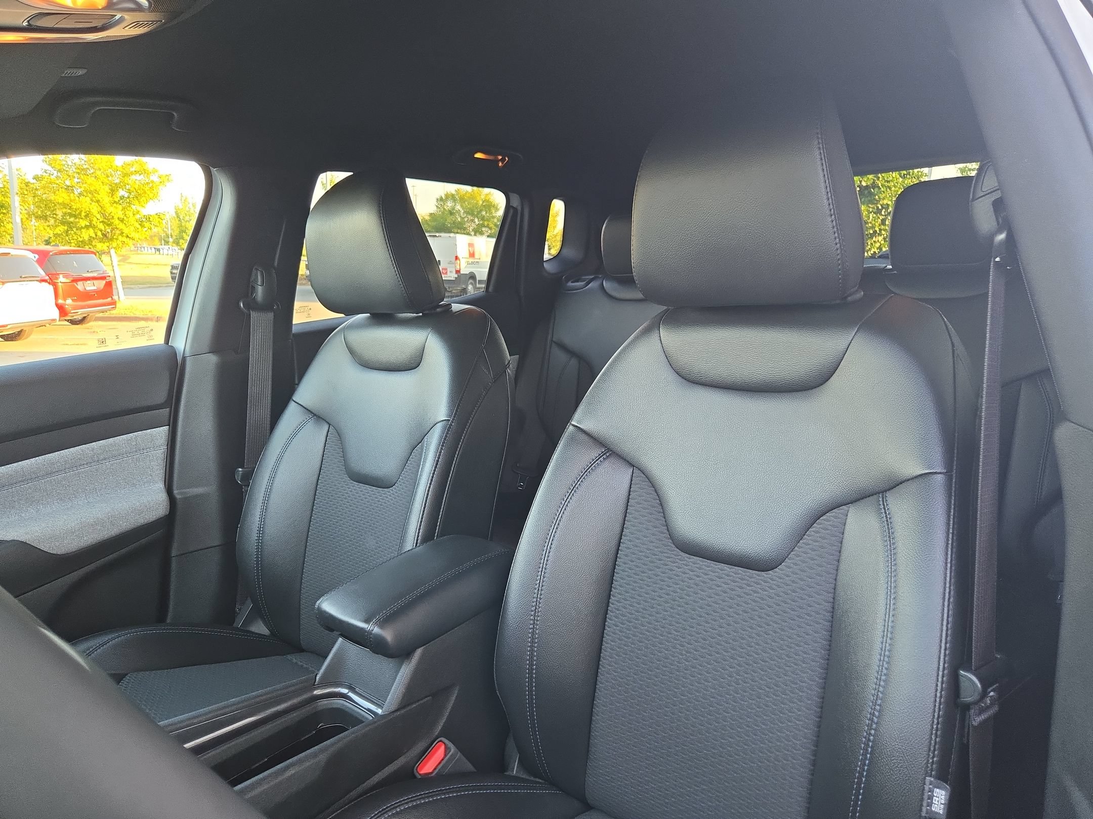 Used 2025 Jeep Compass Latitude AWD/4WD image 24