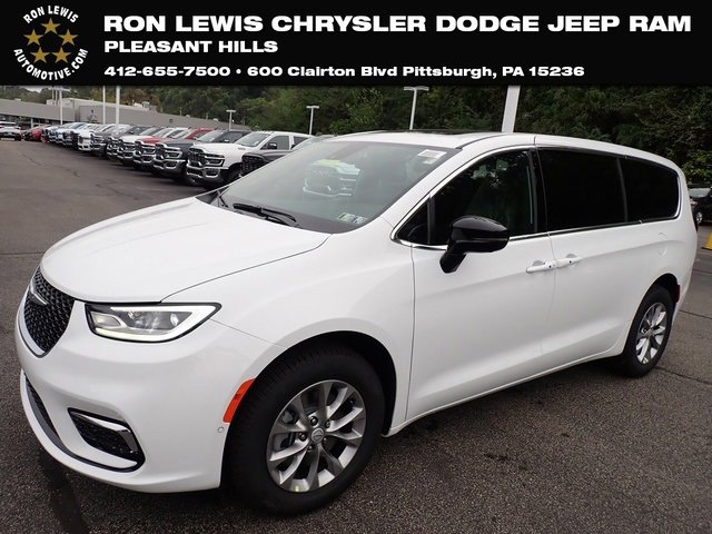 New 2026 Chrysler Pacifica Select
