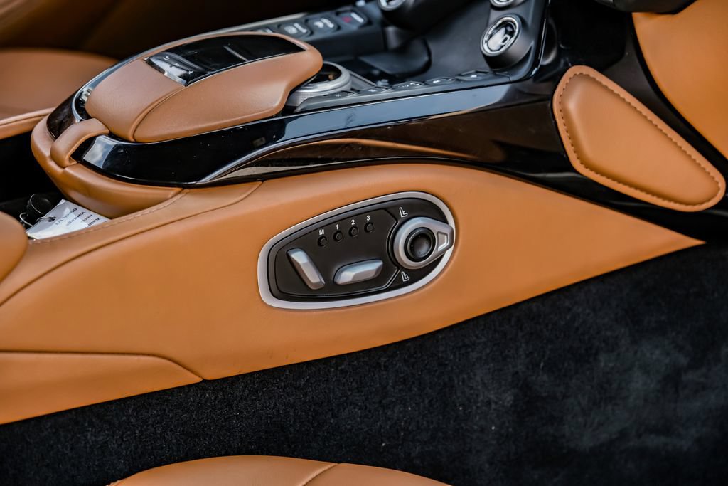 Used 2020 Aston Martin V8 Vantage Coupe RWD image 21