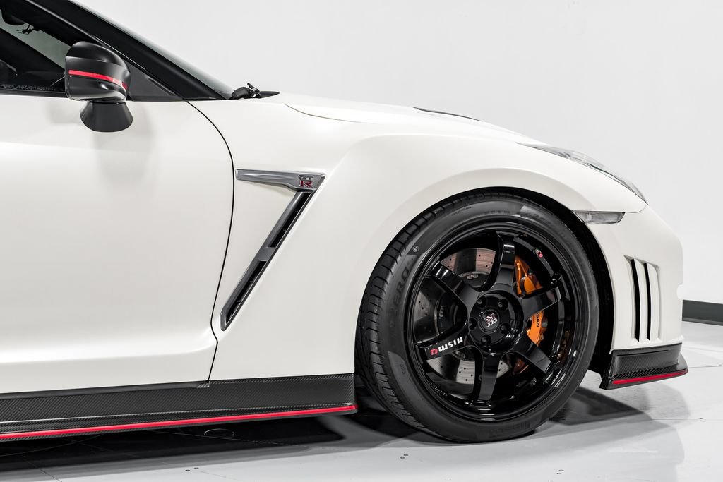 Used 2016 Nissan GT-R NISMO AWD/4WD image 42