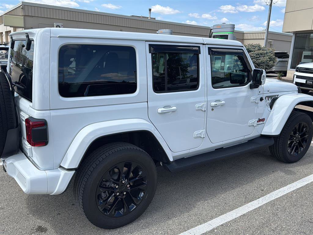 Used 2023 Jeep Wrangler Unlimited Sahara AWD/4WD image 17