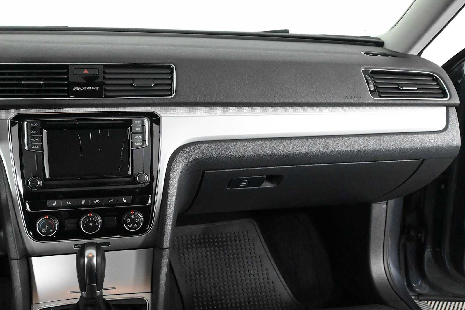 Used 2019 Volkswagen Passat 2.0T Wolfsburg FWD image 14