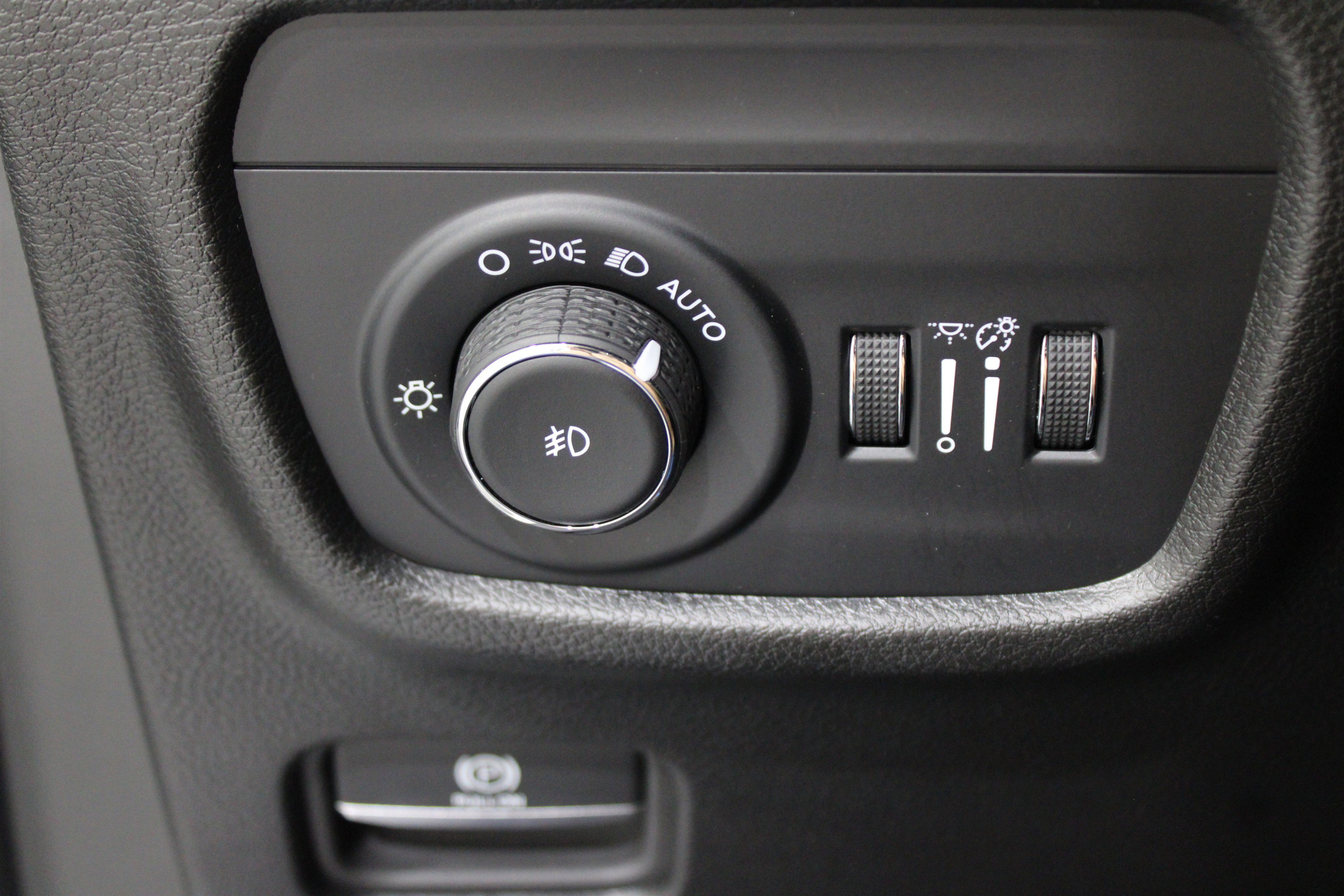 Used 2024 Jeep Grand Cherokee Limited image 8