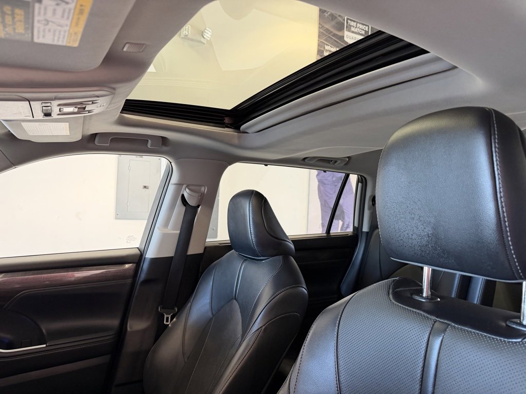 Used 2022 Toyota Highlander Limited image 11