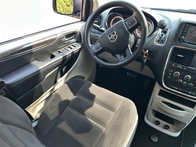 Used 2018 Dodge Grand Caravan SE w/ UConnect Hands-Free Group FWD image 23