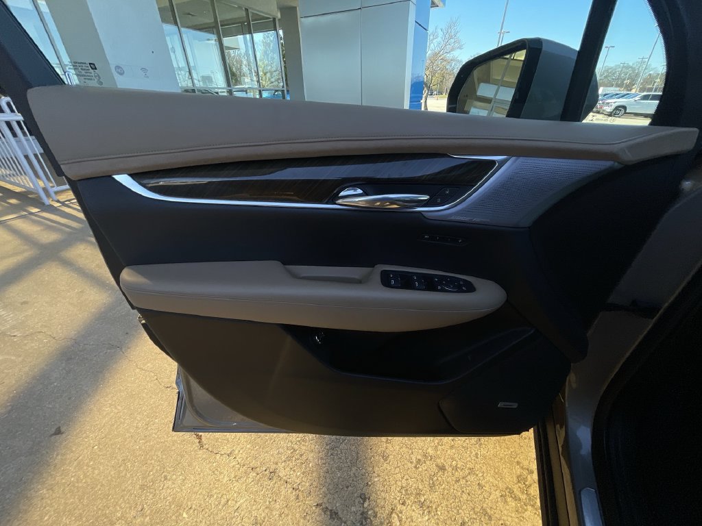 Certified 2023 Cadillac XT6 Sport w/ Platinum Package AWD/4WD image 23