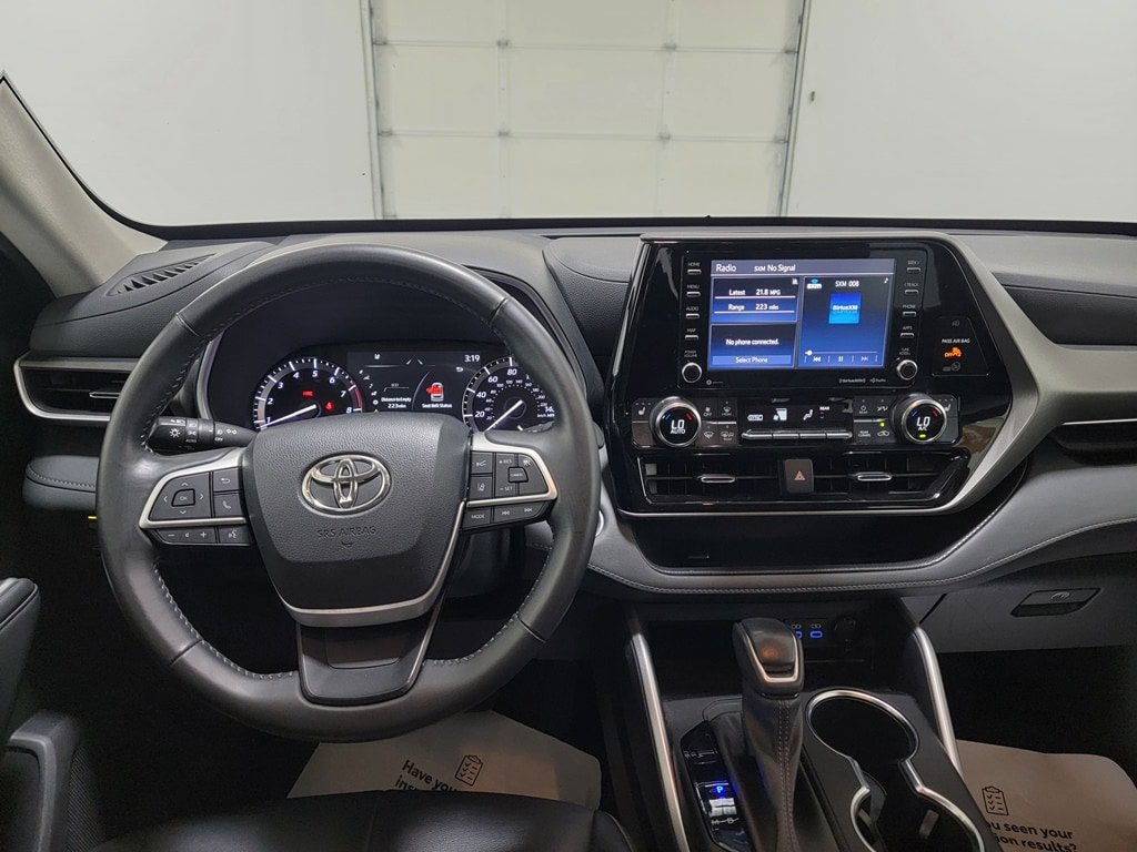 Used 2022 Toyota Highlander XLE AWD/4WD image 12