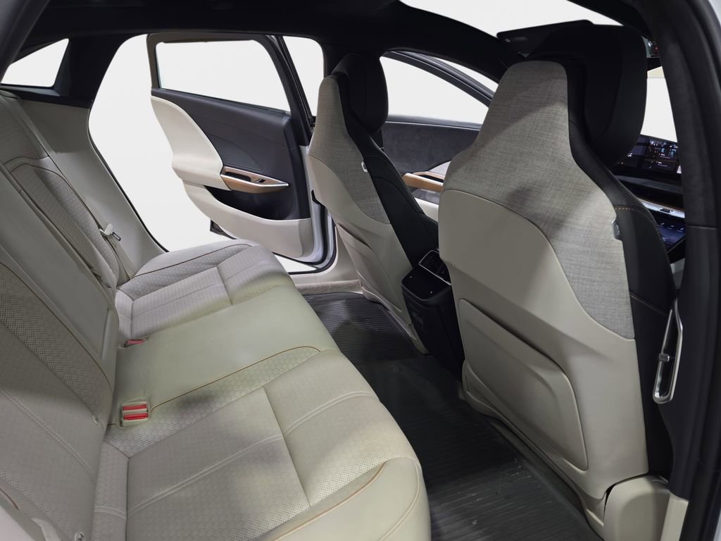 Used 2022 Lucid Air Grand Touring image 13