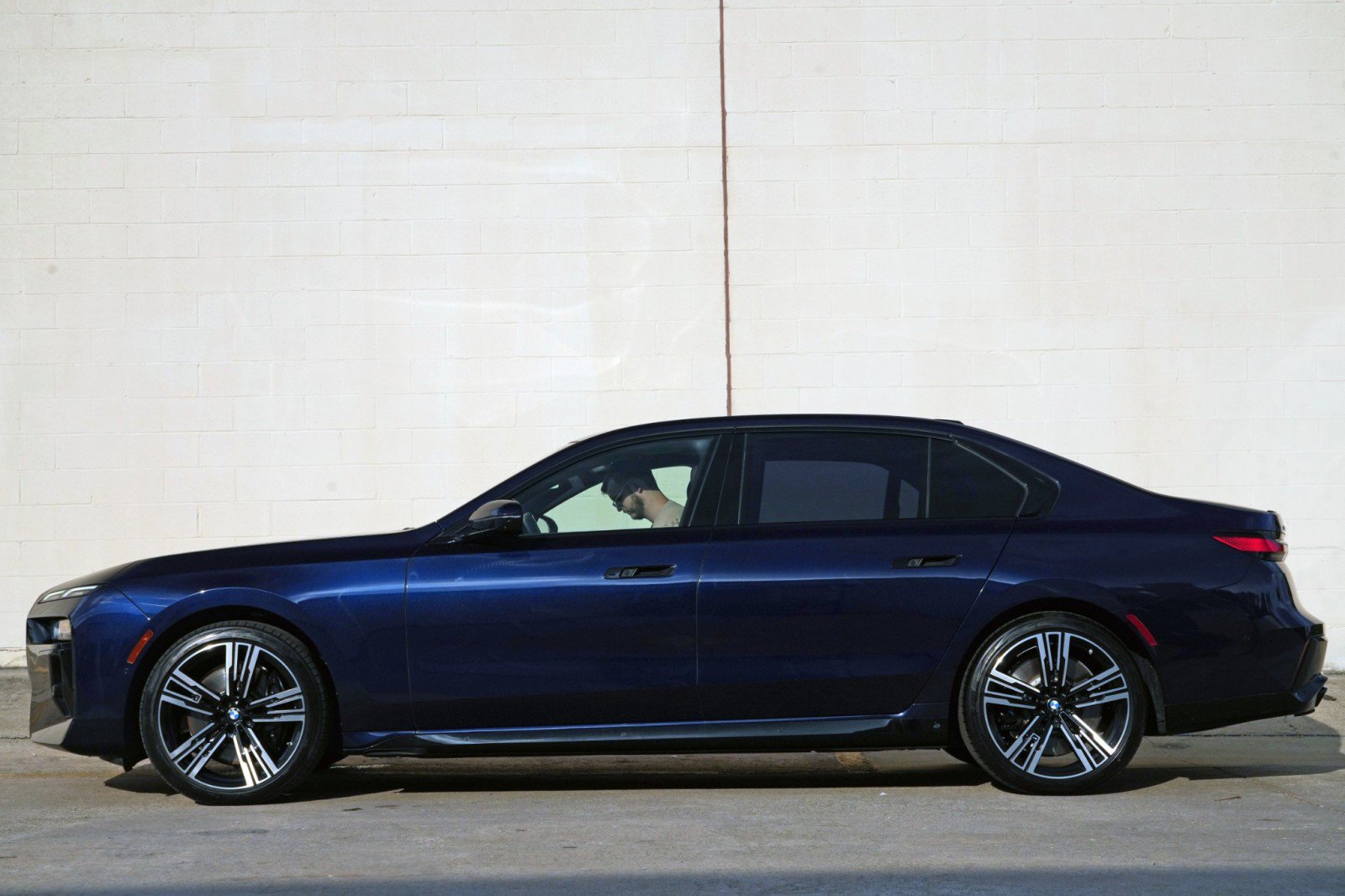 Used 2023 BMW 760i xDrive AWD/4WD image 9