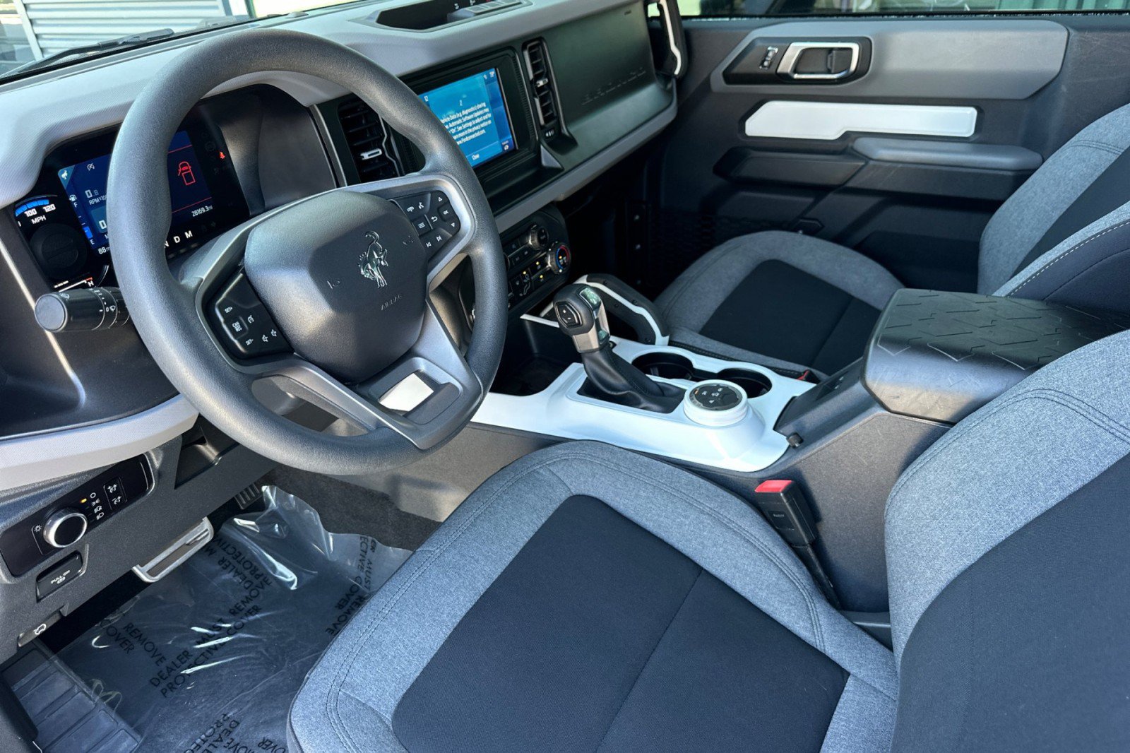 Used 2023 Ford Bronco 2-Door AWD/4WD image 4