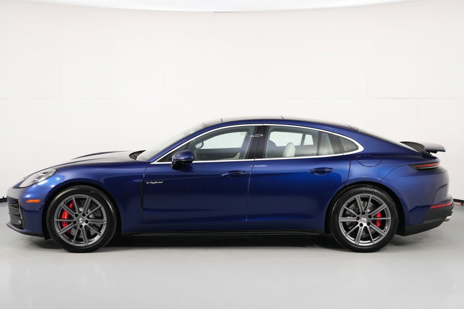 Used 2025 Porsche Panamera 4S w/ Premium Package image 51