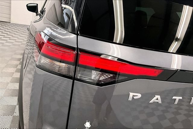 Used 2025 Nissan Pathfinder SV FWD image 35