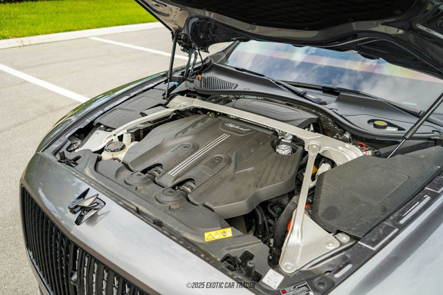 Used 2022 Bentley Flying Spur Plug-In Hybrid image 16