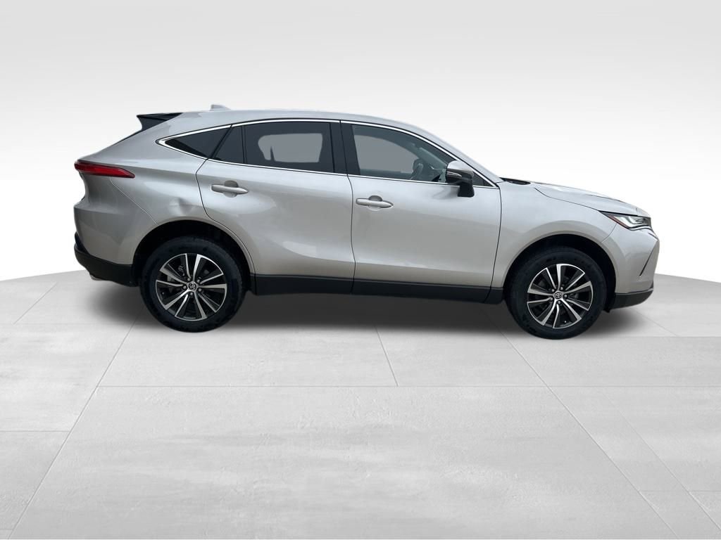 Used 2024 Toyota Venza LE image 9