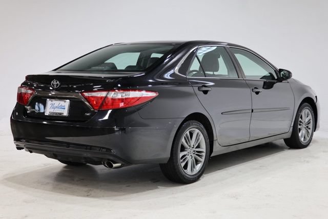 Used 2016 Toyota Camry SE w/ Moonroof Package FWD image 7