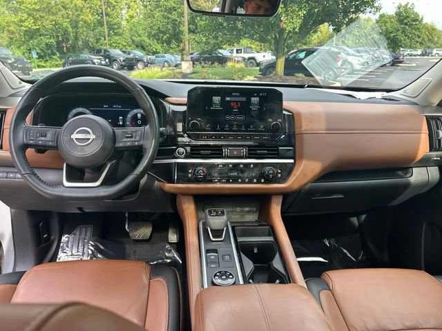 Used 2024 Nissan Pathfinder Platinum w/ Cargo Package AWD/4WD image 16