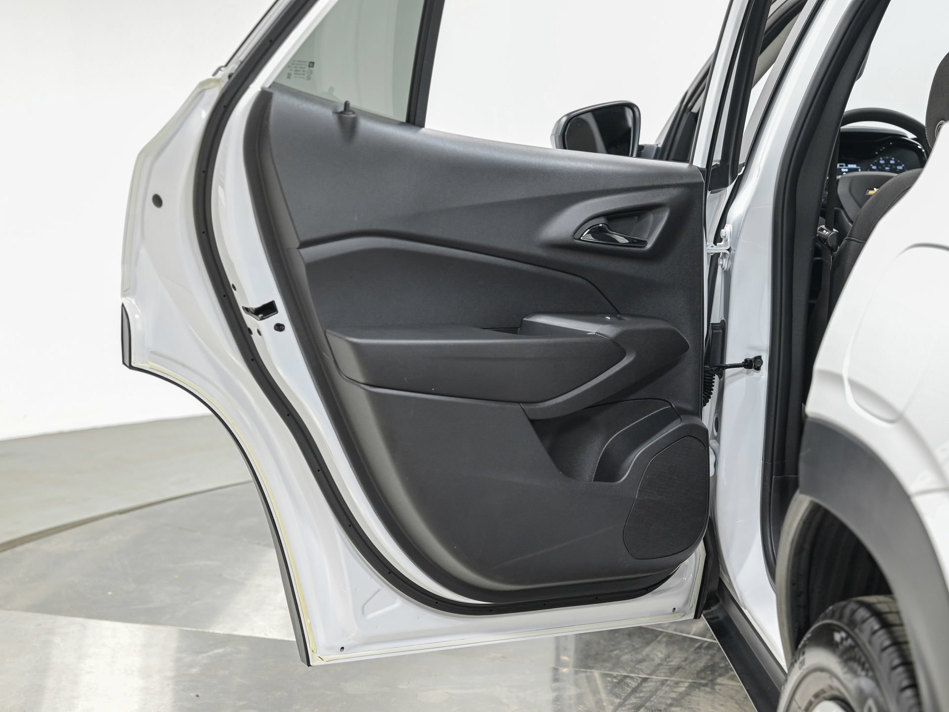 Used 2025 Chevrolet Trax LS FWD image 26