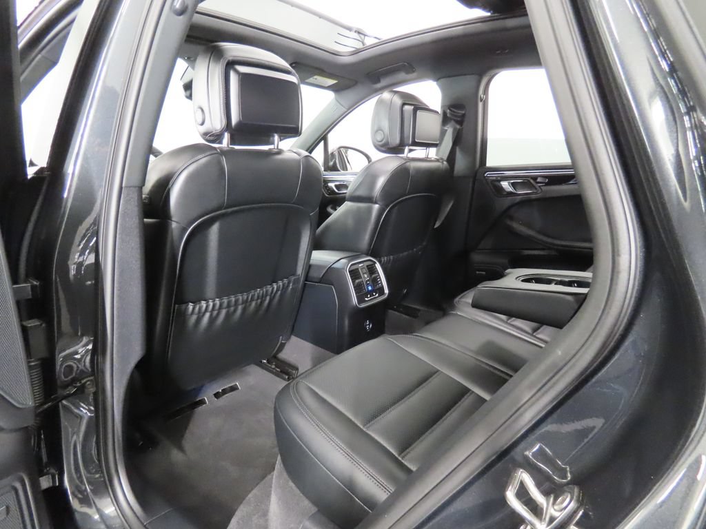 Certified 2026 Porsche Macan AWD/4WD image 45