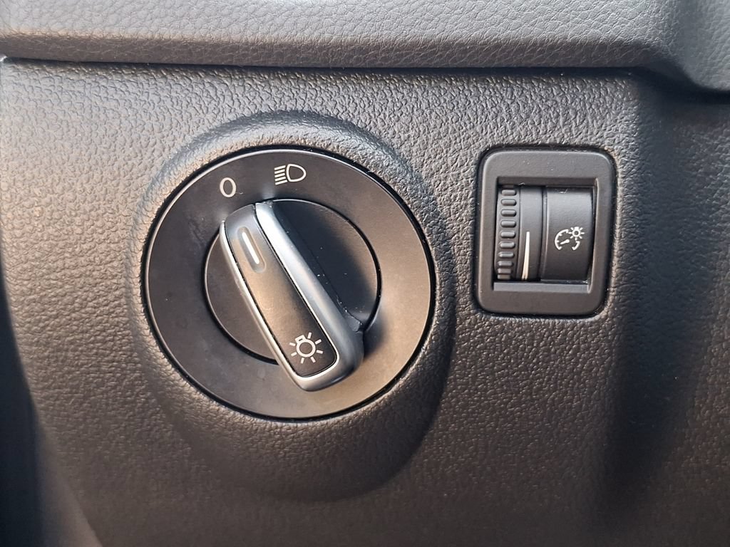 Used 2015 Volkswagen Tiguan S FWD image 25