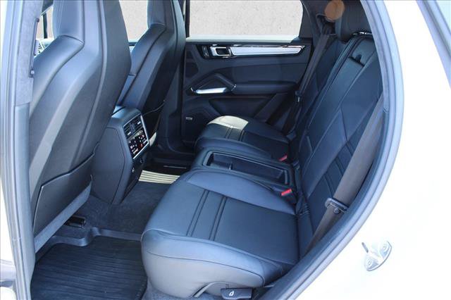Used 2023 Porsche Cayenne Turbo AWD/4WD image 30