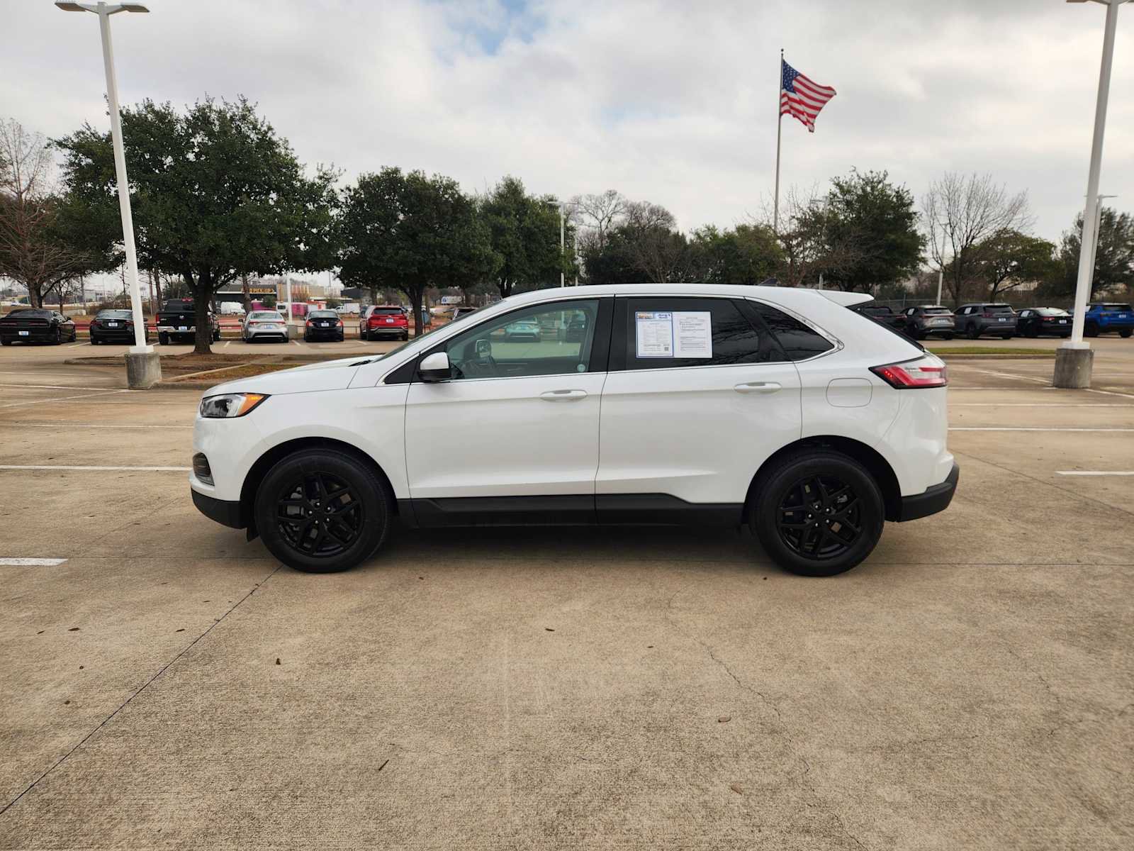 Used 2024 Ford Edge SEL image 4