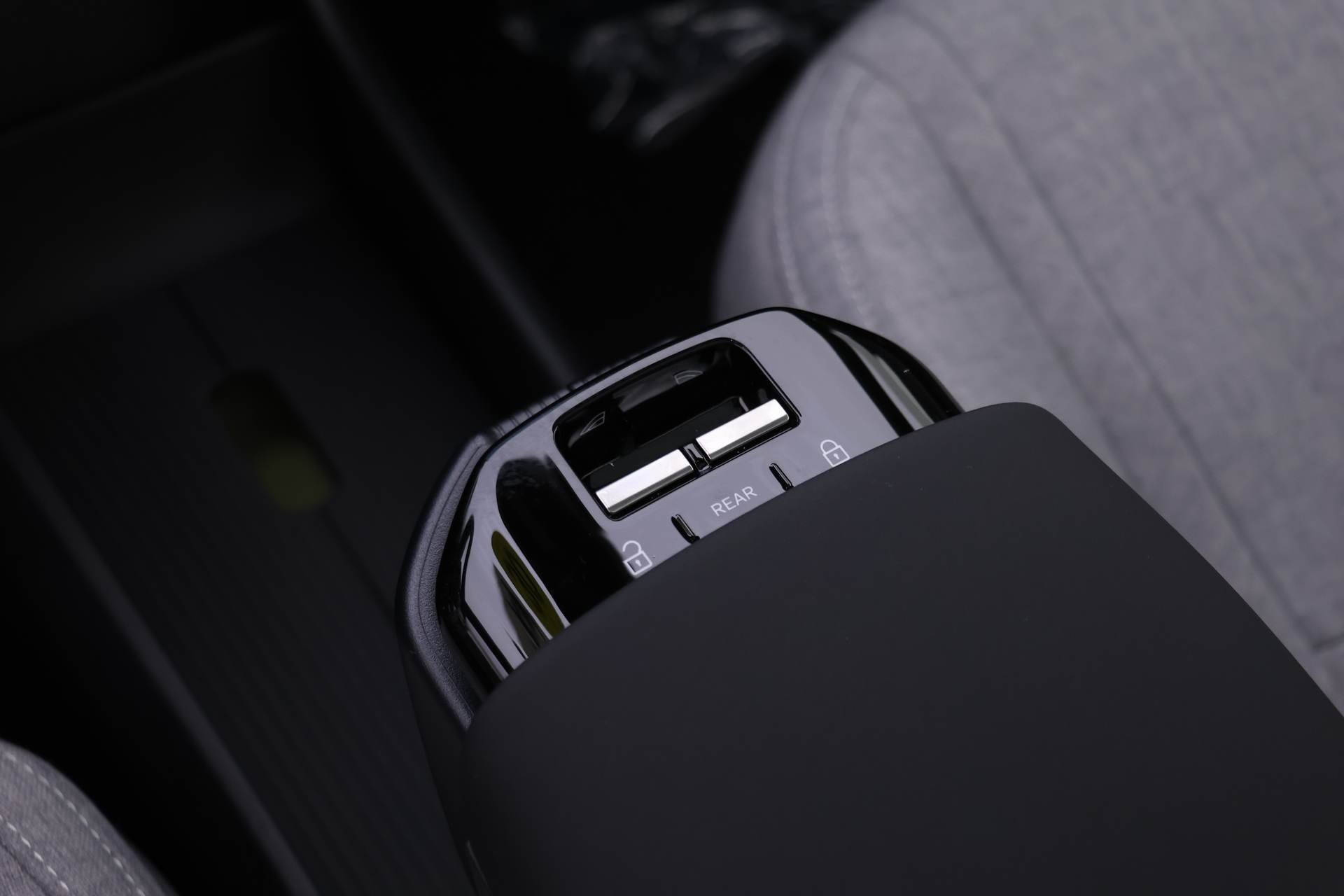 New 2025 Volvo EX30 Ultra w/ Climate Package image 13