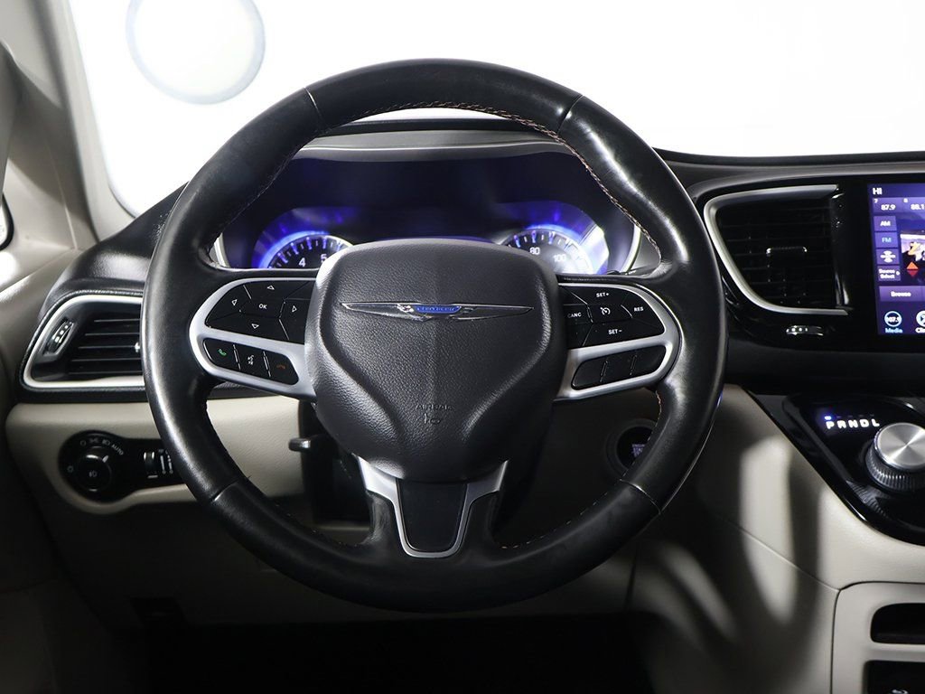 Used 2020 Chrysler Pacifica Touring-L Plus image 41
