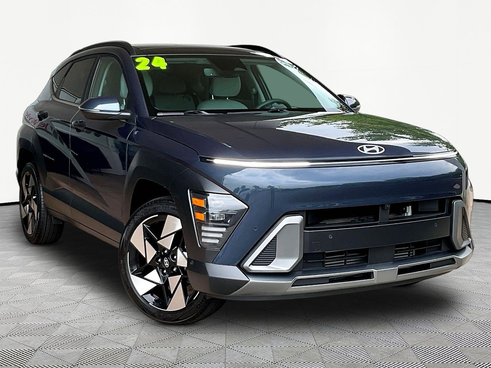 Used 2024 Hyundai Kona Limited AWD/4WD image 3