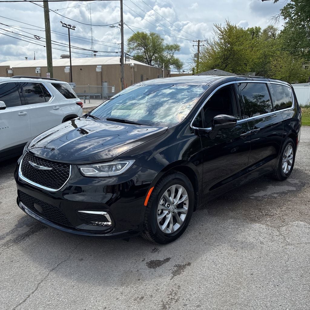 Used 2026 Chrysler Pacifica Limited