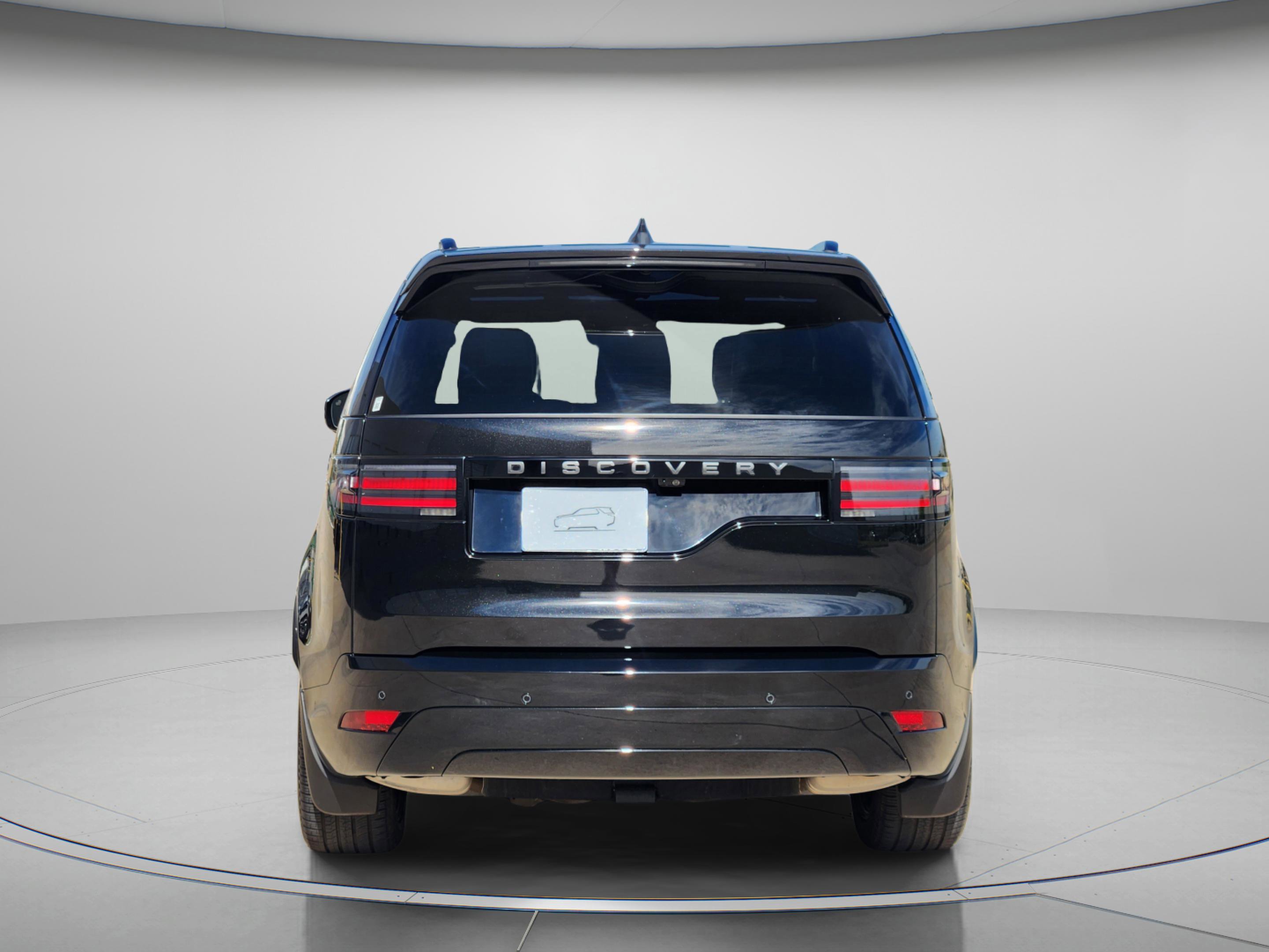 Certified 2025 Land Rover Discovery Dynamic SE image 4