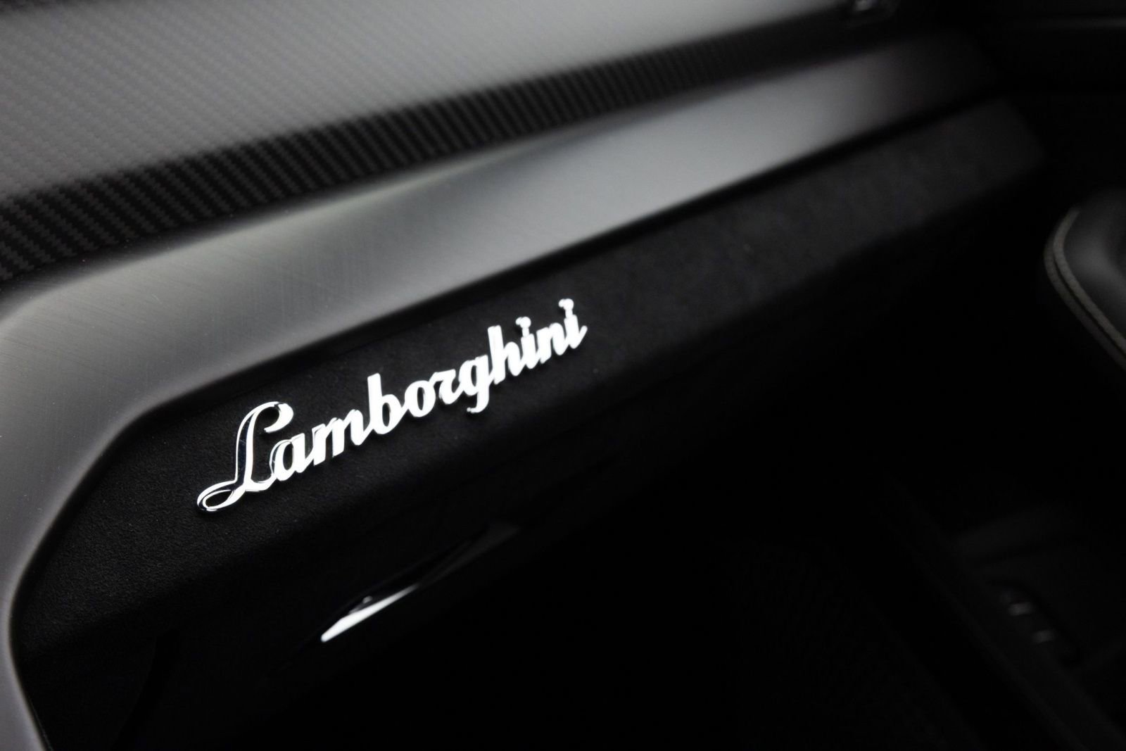 Used 2023 Lamborghini Urus Performante AWD/4WD image 28