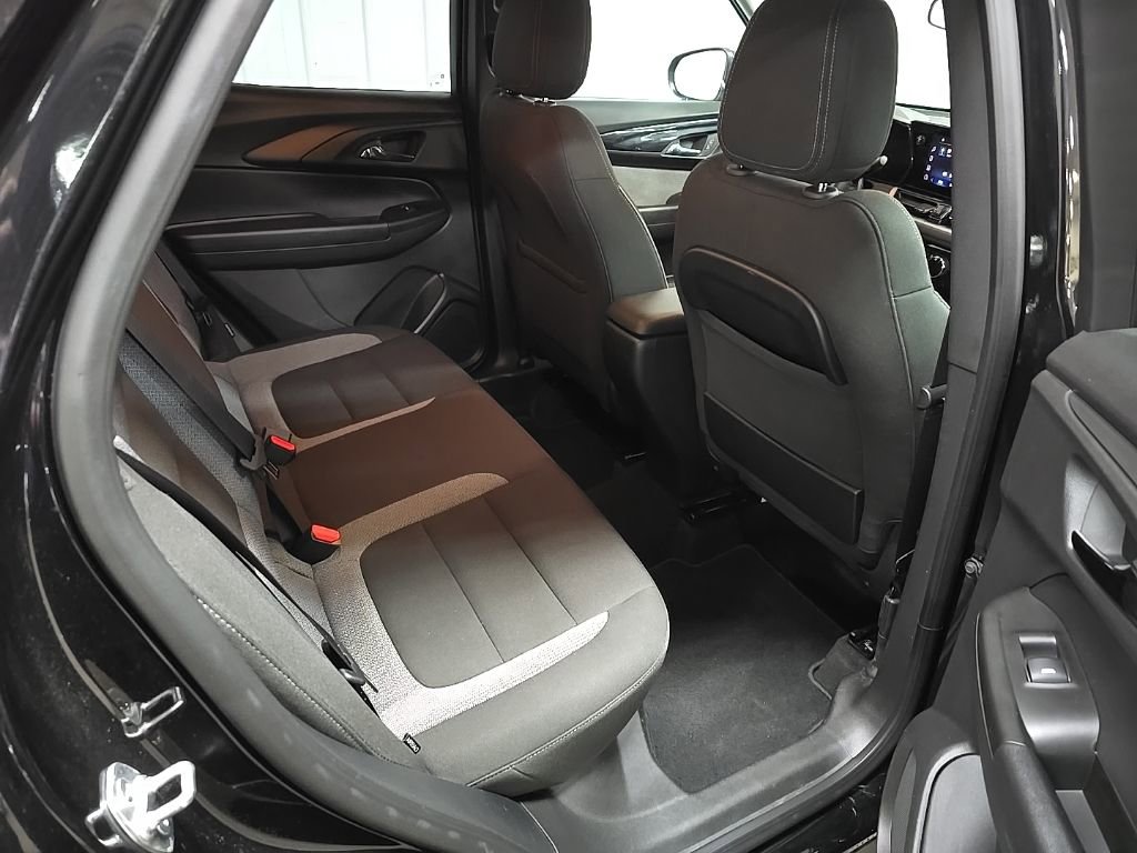 Used 2024 Chevrolet TrailBlazer LT w/ LT Cold Weather Package AWD/4WD image 17