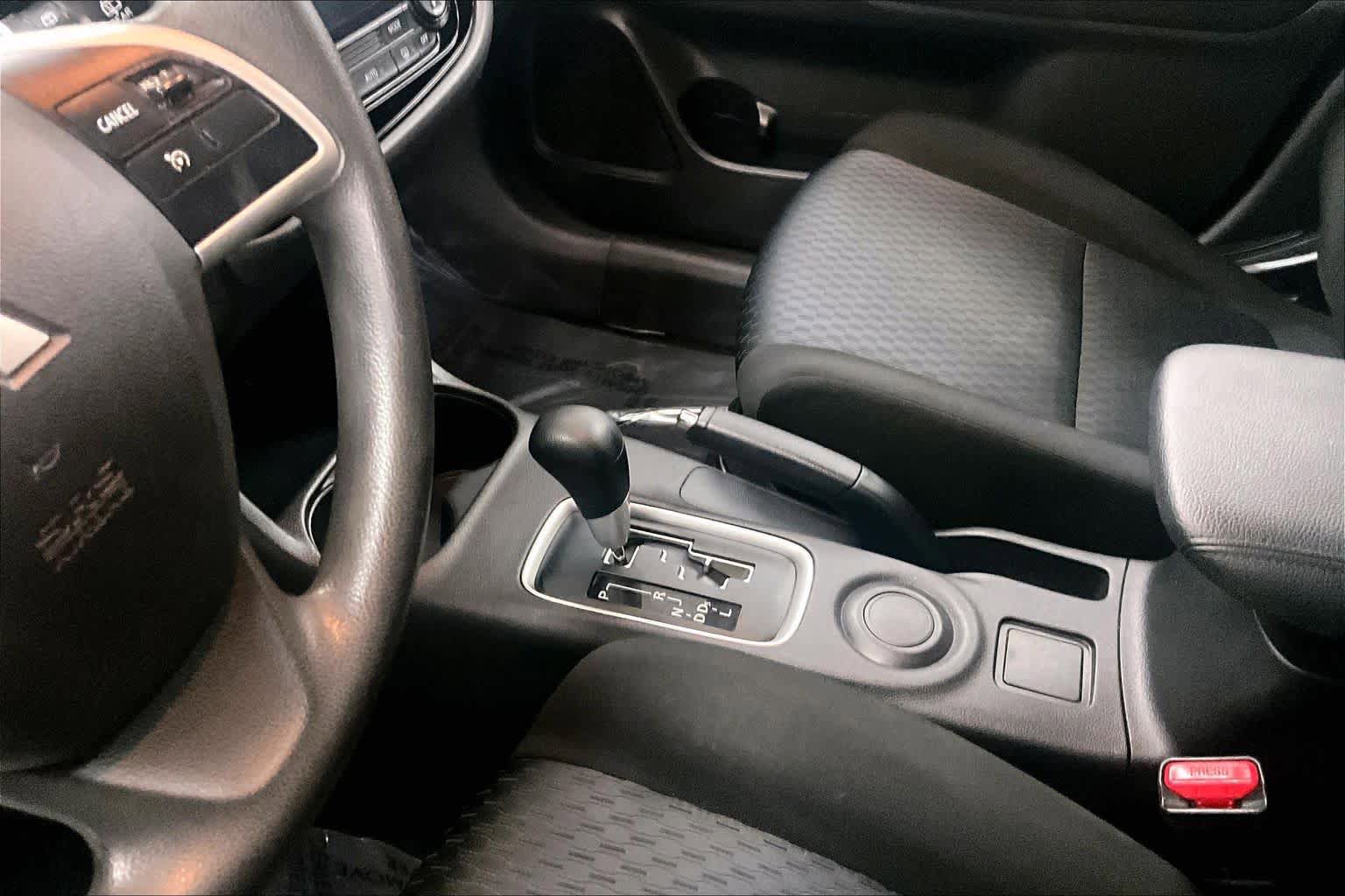 Used 2014 Mitsubishi Outlander ES image 17