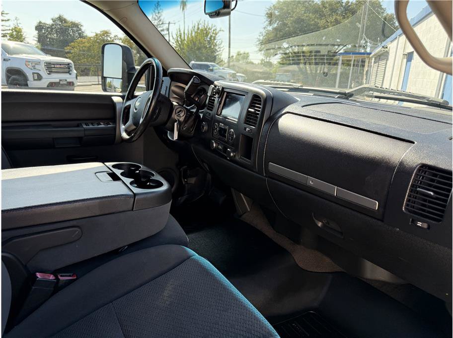 Used 2008 Chevrolet Silverado 2500 LT w/ 1LT Convenience Package AWD/4WD image 17