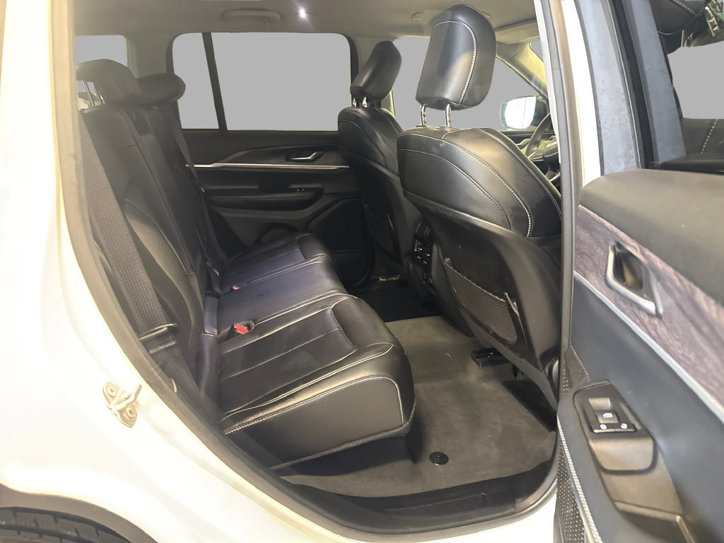 Used 2023 Jeep Grand Cherokee Limited AWD/4WD image 11