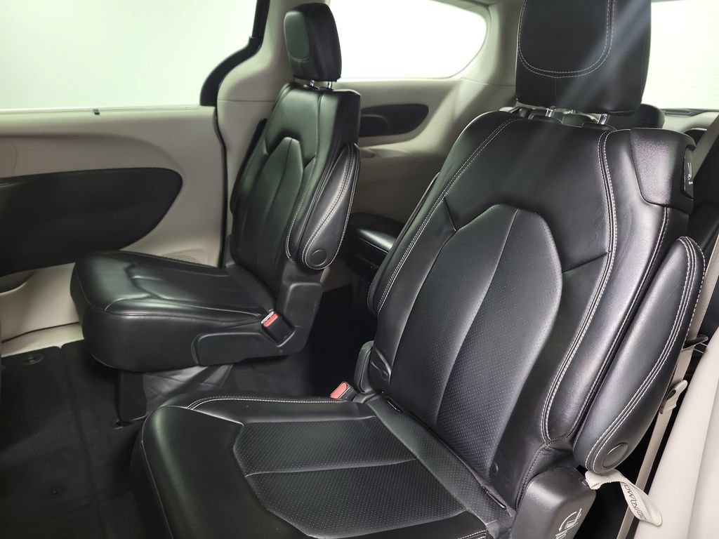 Used 2023 Chrysler Pacifica Touring-L FWD image 19