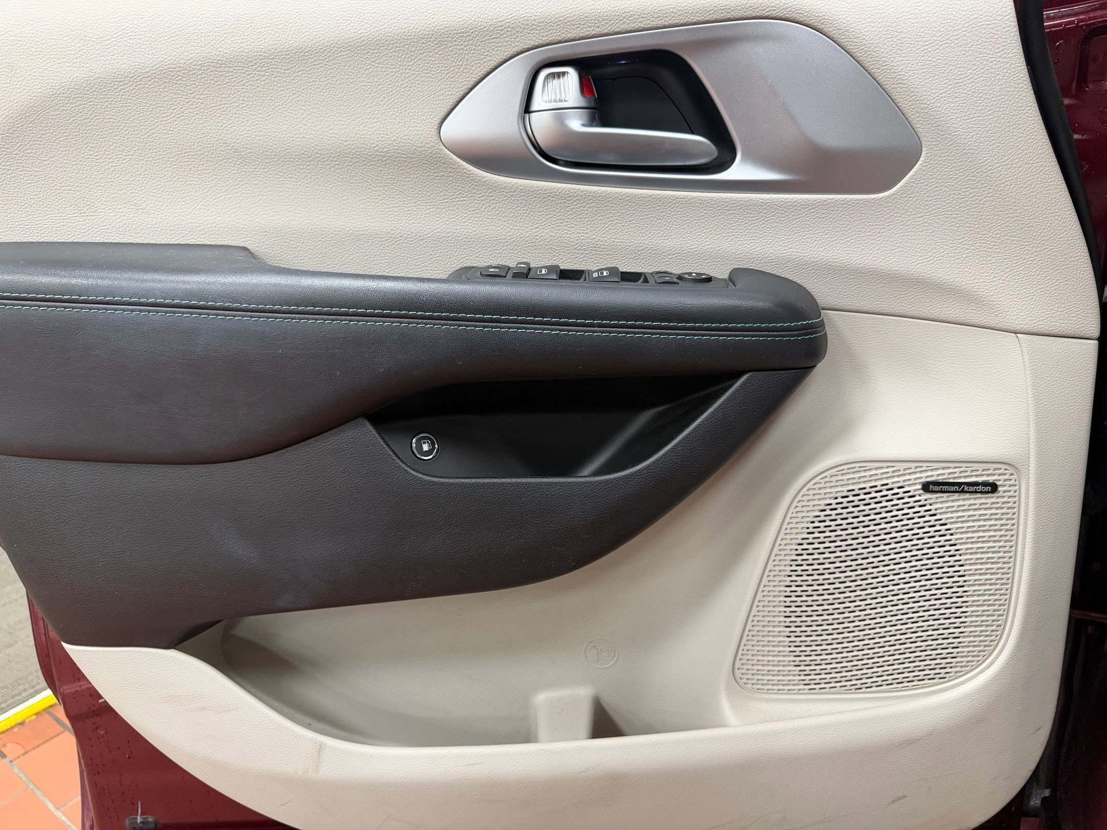 Used 2018 Chrysler Pacifica Limited w/ Advanced Safetytec Group image 13