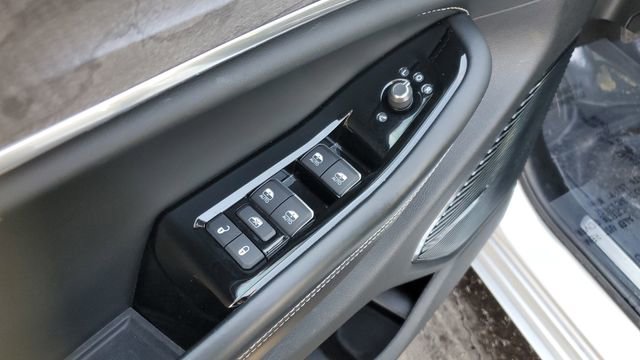 Used 2022 Jeep Grand Cherokee Overland w/ Advanced Protech Group III image 11