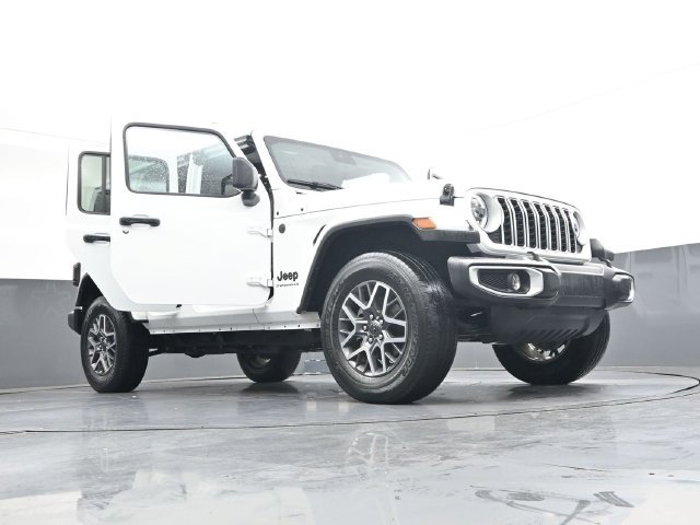 Used 2025 Jeep Wrangler Unlimited Sahara AWD/4WD image 43
