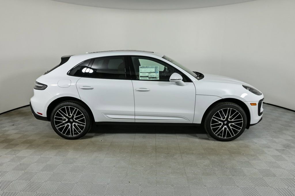 Certified 2025 Porsche Macan image 27