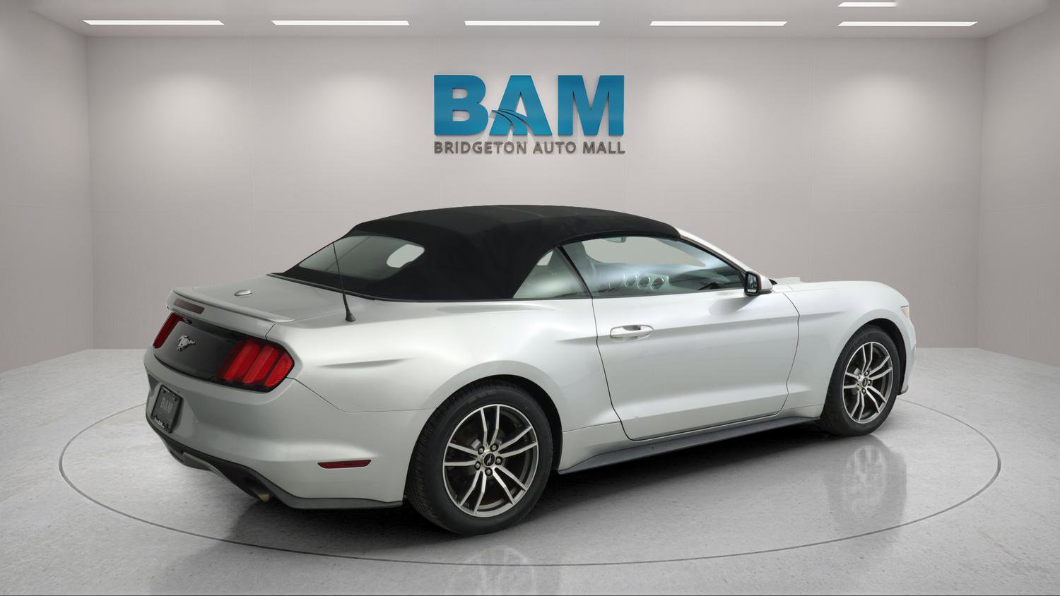 Used 2016 Ford Mustang Premium image 3
